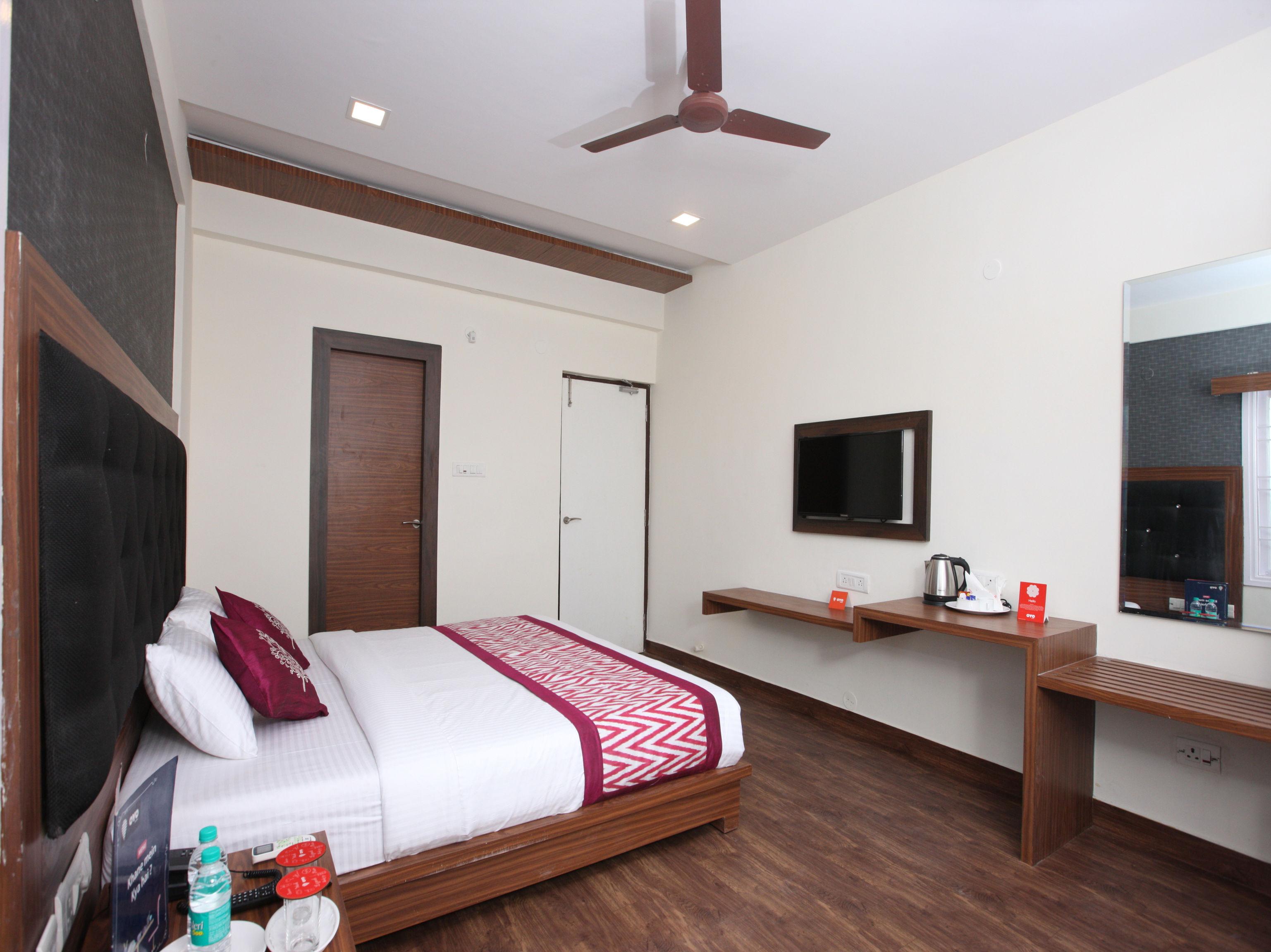 Oyo 14043 Star Hotel 3*