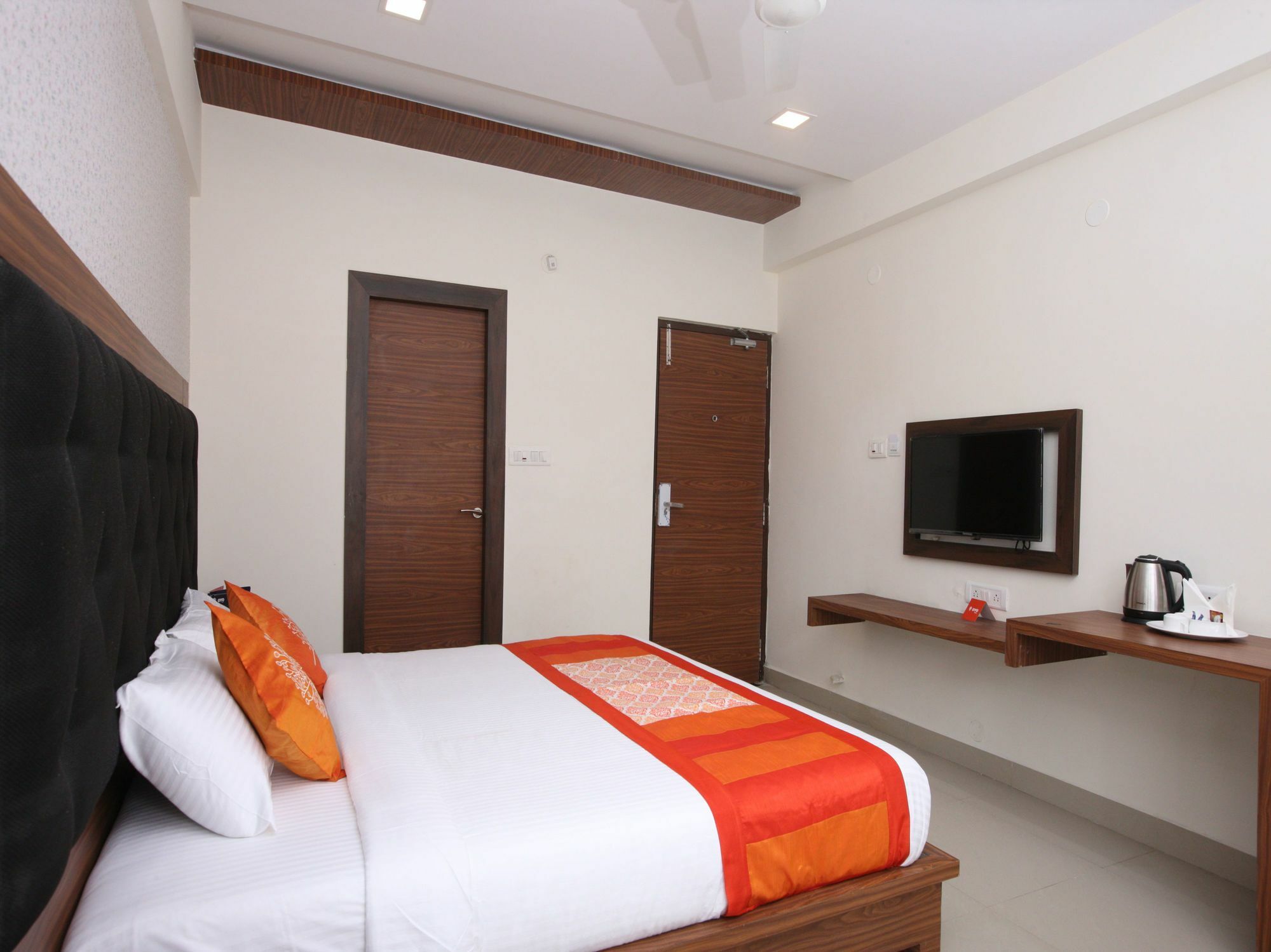 Oyo 14043 Star 3* Chennai